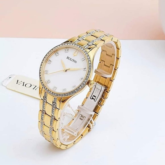 **NEW** Bulova Mother of Pearl Dial Ladies Watch - Picture 6 of 11